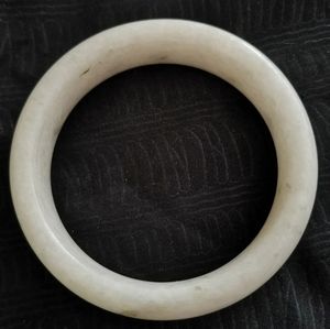 SOLD - Jade bangle bracelet (nephrite variety - Lantian)
